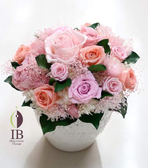 プリザードバラ結婚のお祝いアレンジメント