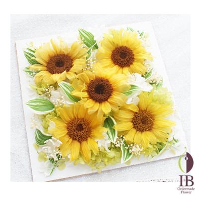 プリザードフラワーひまわりアレンジ 大輪のひまわりの直径約8~8.5センチ