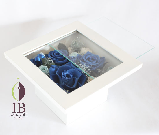 ウッドスタンドウィンド白色