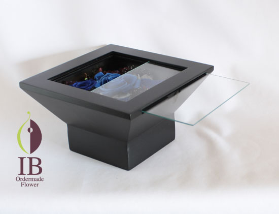 ガラスはこのようにスライドさせてとり出せます