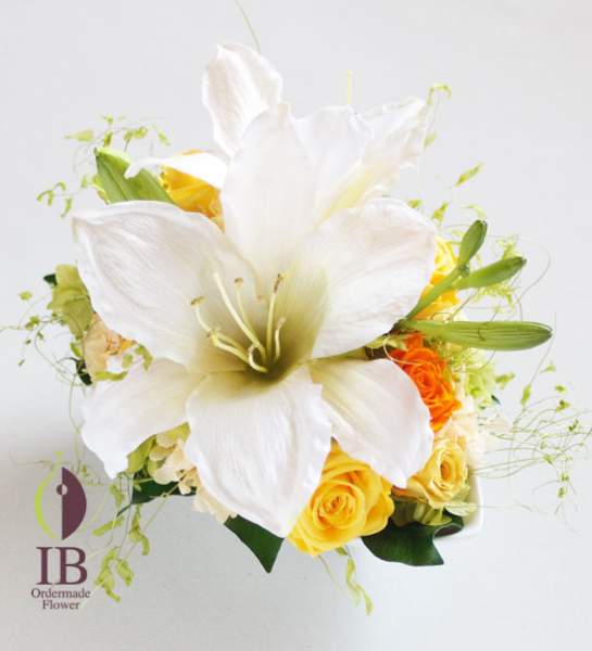 アート　百合のアップ