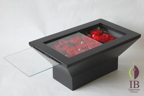 ガラスはスライド式となっております