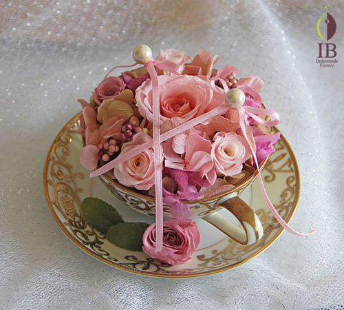 ピンクのリングピロー プリザードフラワーバラ