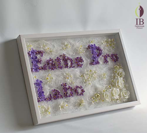 パープルの花で文字を作る 社名・ロゴを花でつくる