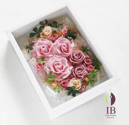 プリザードフラワー ピンクのバラのフレーム装飾