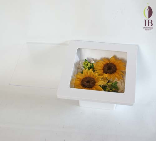 ひまわり 透明アクリルがスライドいたします。