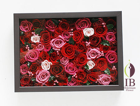 プリザーブドフラワ－　60輪のバラ　フレーム装飾
