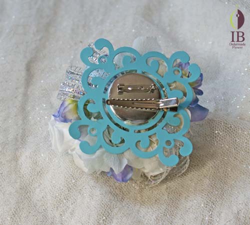 コサージュ裏側
バラプリザーブド